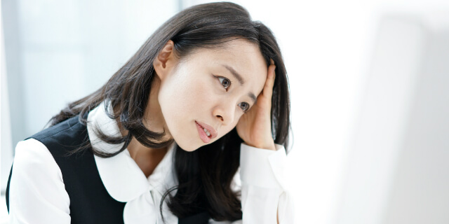 ストレスを抱える女性