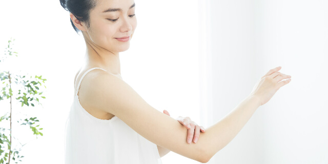 乾燥肌を気にする女性