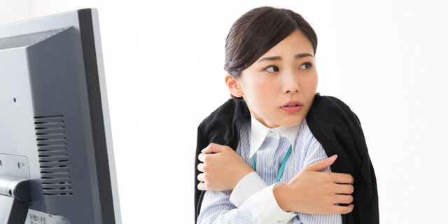寒がるOL