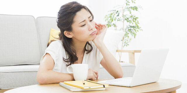 ストレスを抱えた女性