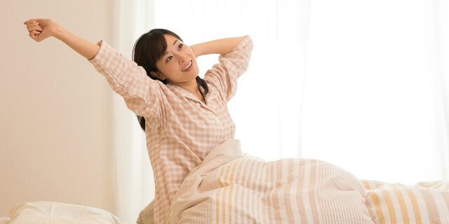 起床した女性