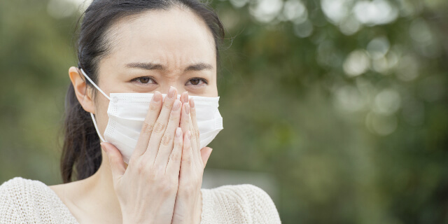 鼻水がでる女性