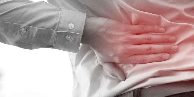 急な背中の激痛は“ぎっくり背中”かも 猫背は予備軍の可能性アリ