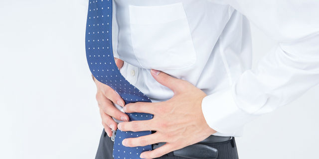 左下腹部痛の男性
