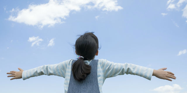 深呼吸する子ども