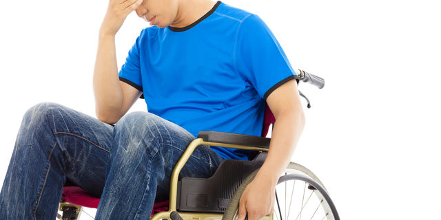 車椅子の男性