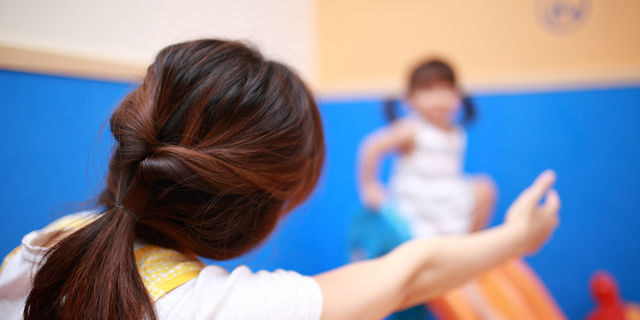 子どもを放課後等デイサービスに預ける親