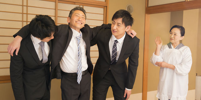 悪酔いした中年男性