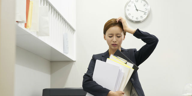 残業の女性