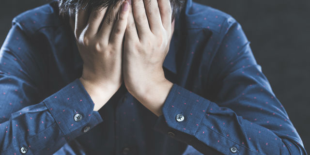 ストレスを抱える男性