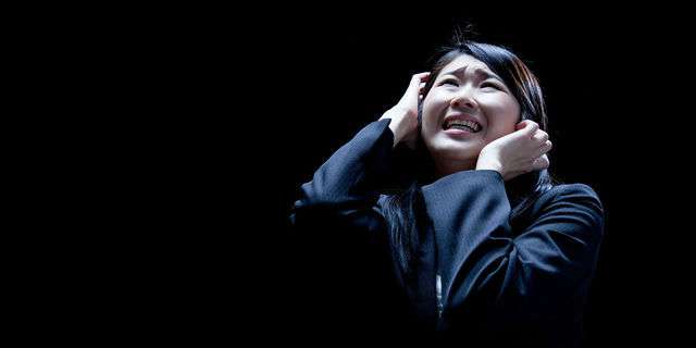 暗い所が怖い…暗所恐怖症の原因・症状・克服法を医師が解説