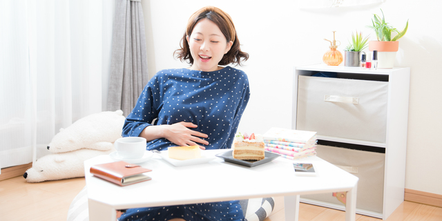 食後に胃酸過多になる女性