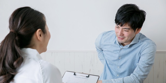 カウンセリングを受ける男性