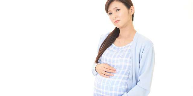 胃もたれに悩む妊婦