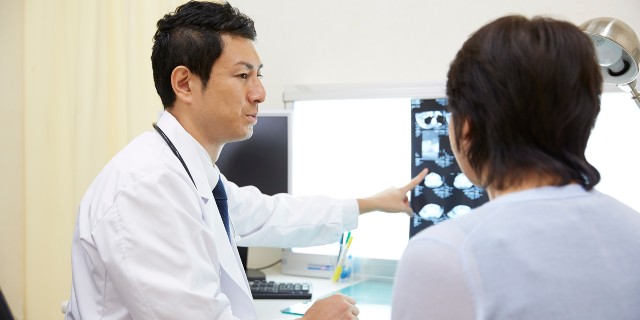 新型コロナ症状を悪化させる持病とは？死亡リスク（致死率）との関係も解説します。