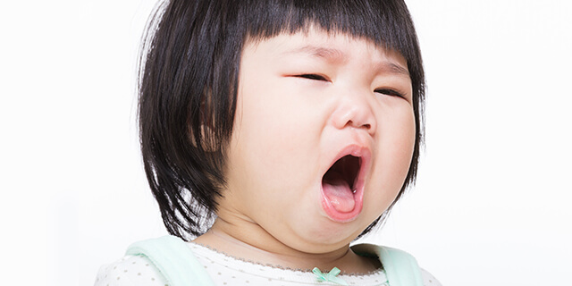 子どもの咳がつらそう…少しでもやわらげる方法はある?
