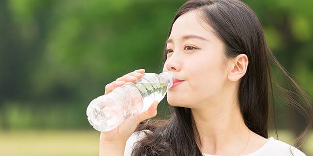 「美容の秘訣は水！」って本当に効果はあるの？体に与える水の2つの作用とは？